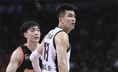 郭艾伦上演穿裆戏耍胡明轩？