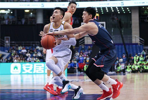 郭艾伦上演穿裆戏耍胡明轩？