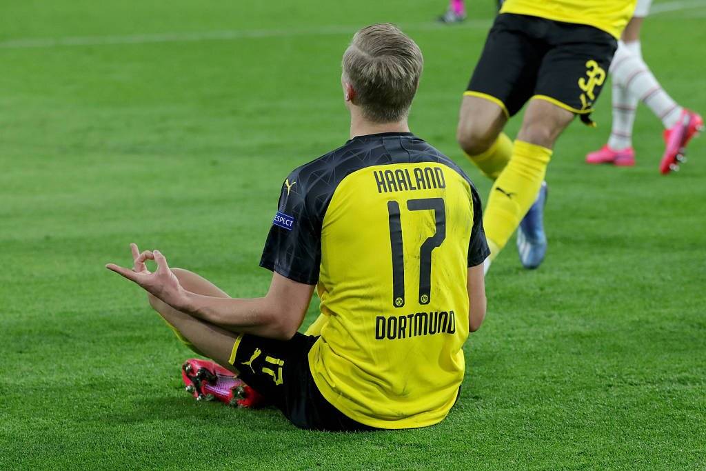 哈兰德已拒绝曼联，哈兰德的未来是巴萨还是皇马?