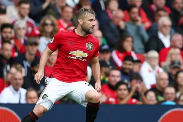 曼联后卫卢克-肖