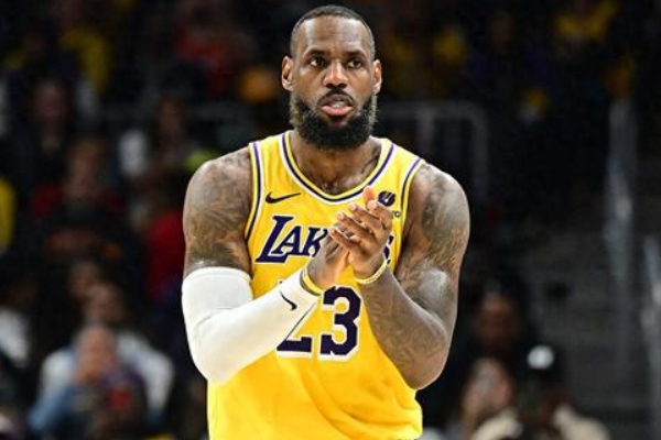 勒布朗·詹姆斯