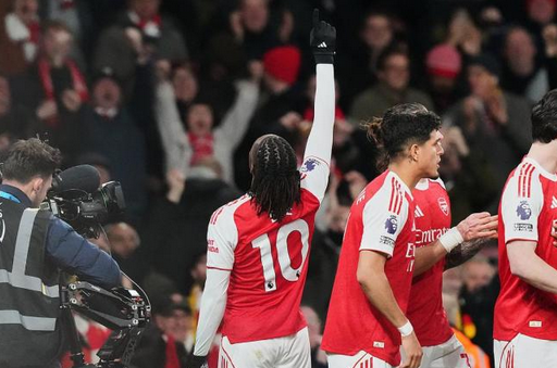 北伦敦德比埃泽戴帽 阿森纳 4-1 热刺领跑积分榜