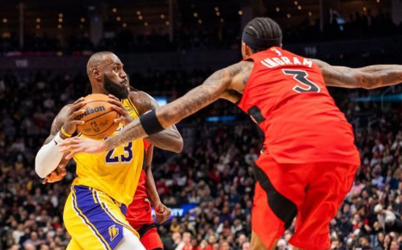 詹皇送绝杀助攻 连续 1297 场上双纪录终结