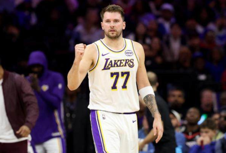 湖人三巨头同场负效 两两配对成赢球密码