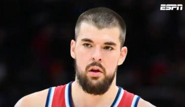 祖巴茨踩詹姆斯伤缺数周 快艇内线雪上加霜