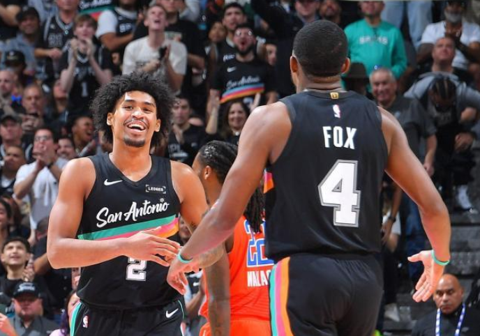 马刺双杀雷霆 7 连胜 19 岁哈珀 10 助 5 断闪耀