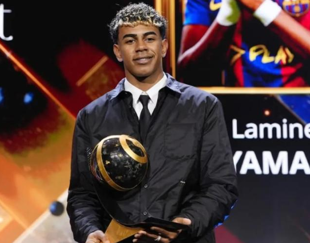 巴萨寻左中卫遇阻 阿劳霍归 / 特根留 / 弗利克续约引议