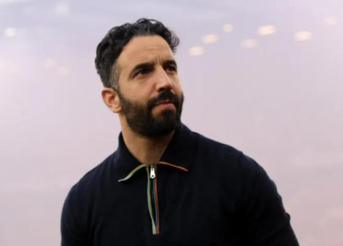 阿莫林下课细节：遭解雇后笑着离训练基地