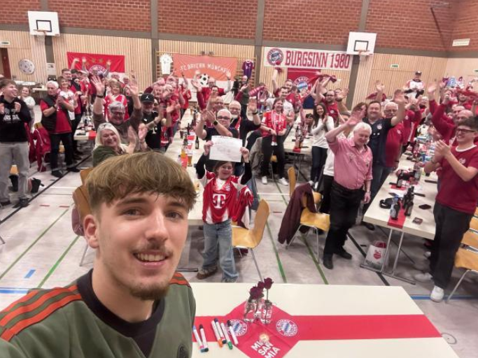 17 岁卡尔 2 球 1 助 拜仁 5-0 萨尔茨堡