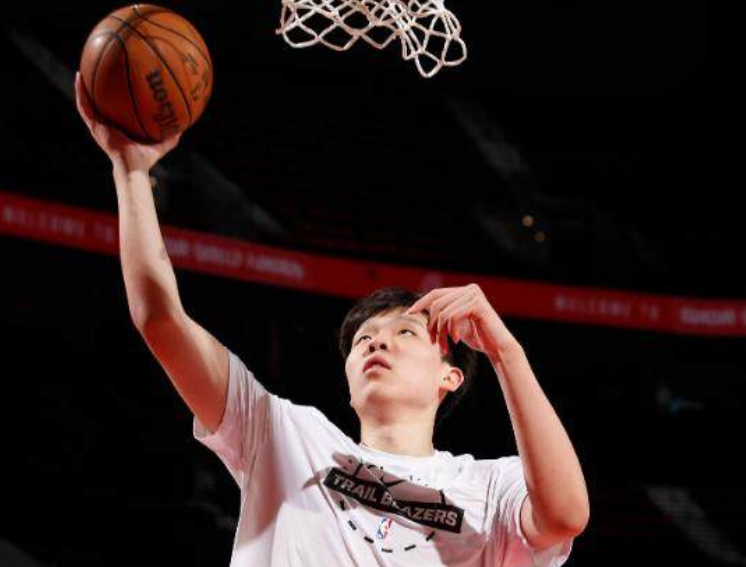 杨瀚森 G 联赛 14+17 创篮板新高 练级稳步提升