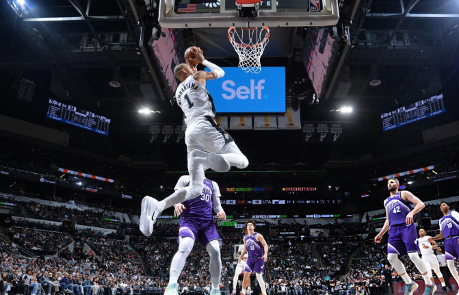 文班亚马 7 记三分砍 33+10