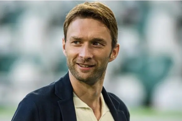 勒沃库森总监西蒙-罗尔费斯