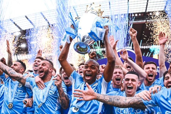 曼城卫冕英超冠军